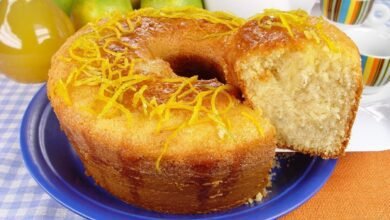 Bolo de Laranja com calda de mel delicioso