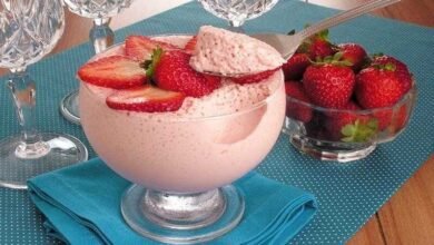 mousse de iogurte de morango: sobremesa deliciosa e pratica!