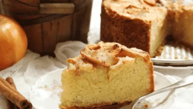 Bolo de Maçã Simples Sobremesa Deliciosa em Poucos Minutos. Confira