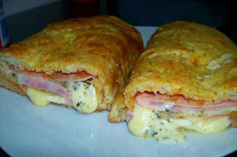 Pão recheado com presunto e mussarela r