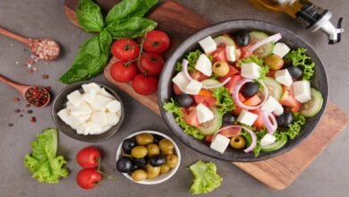 Salada Grega que Aprendi com Minha Avó: Frescor e Sabor em Cada Mordida