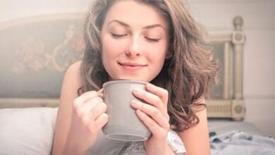 Chá de alecrim alivia a dor de cabeça e melhora a saúde