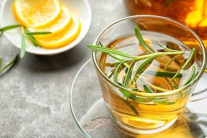 Chá de alecrim contra artrose é a melhor solução caseira