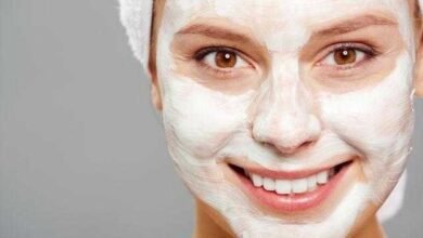 Máscara natural limpa a pele e previne cravos e espinhas