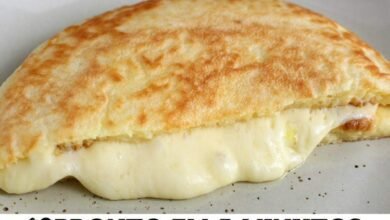 Pão de queijo de frigideira para seu lanche da tarde muito mais gostoso