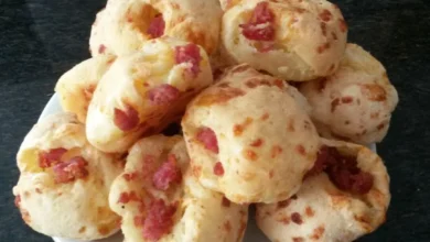 pão de queijo recheado com linguiça